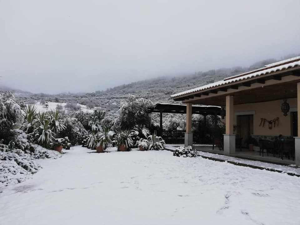 Casa rural la huerta de los nogales Herrera del Duque Exterior foto